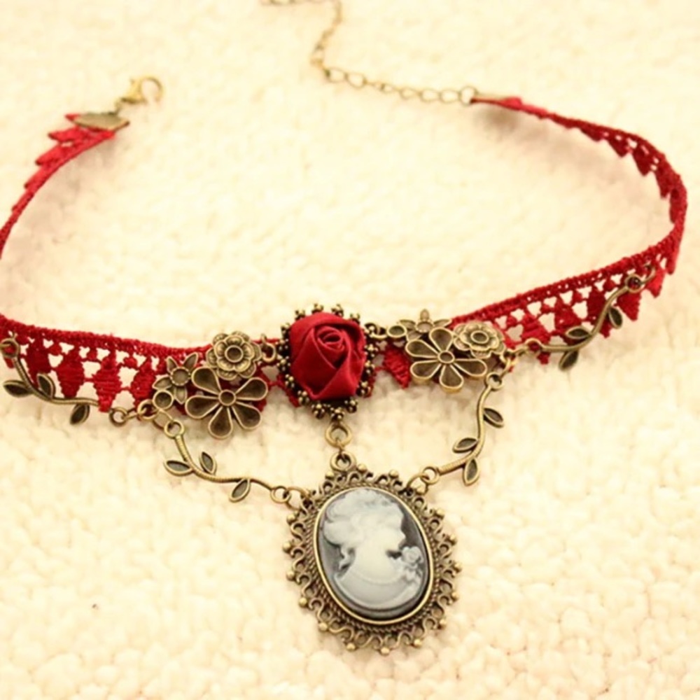 ♥️♦️VICTORIAN RED LACE CHOKER ♦️♥️